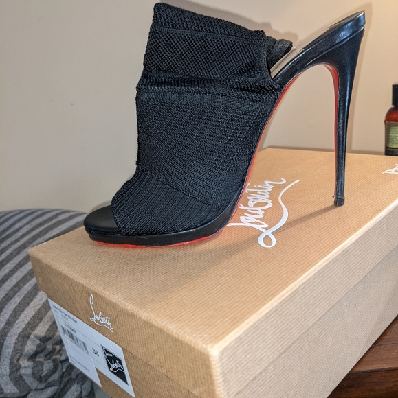 Red bottoms - Picture 1 of 4